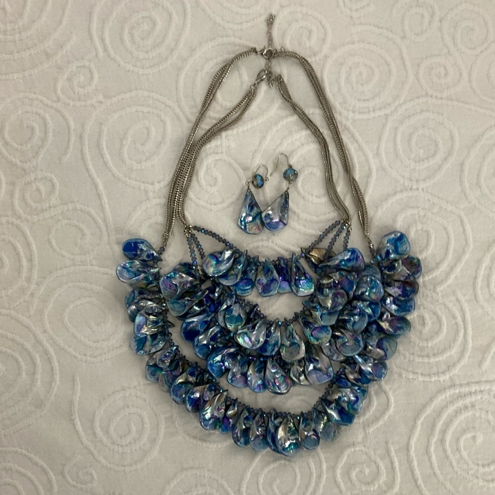 Fabulous 3 piece jewelry set. Like new.